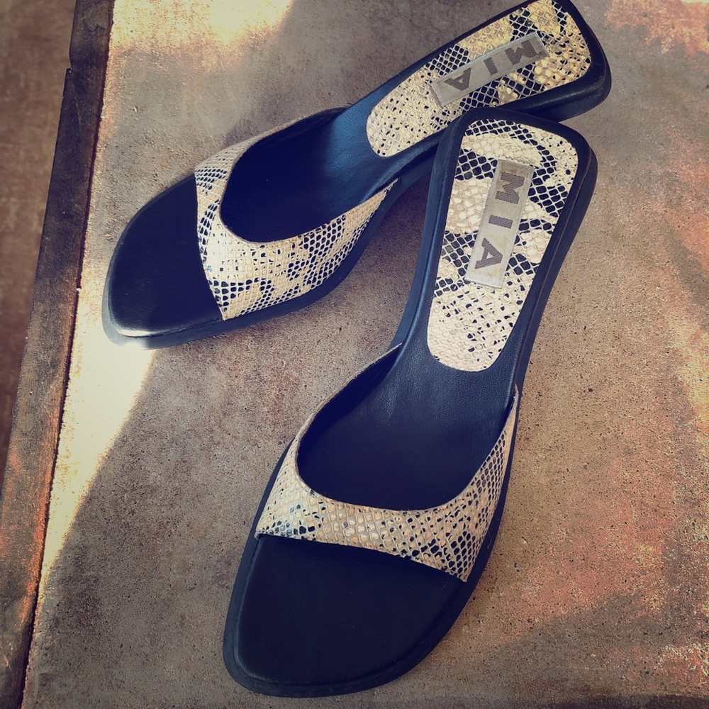 Mia cream and black faux snakeskin leather mules